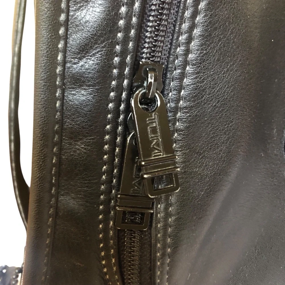 Tumi sleek black